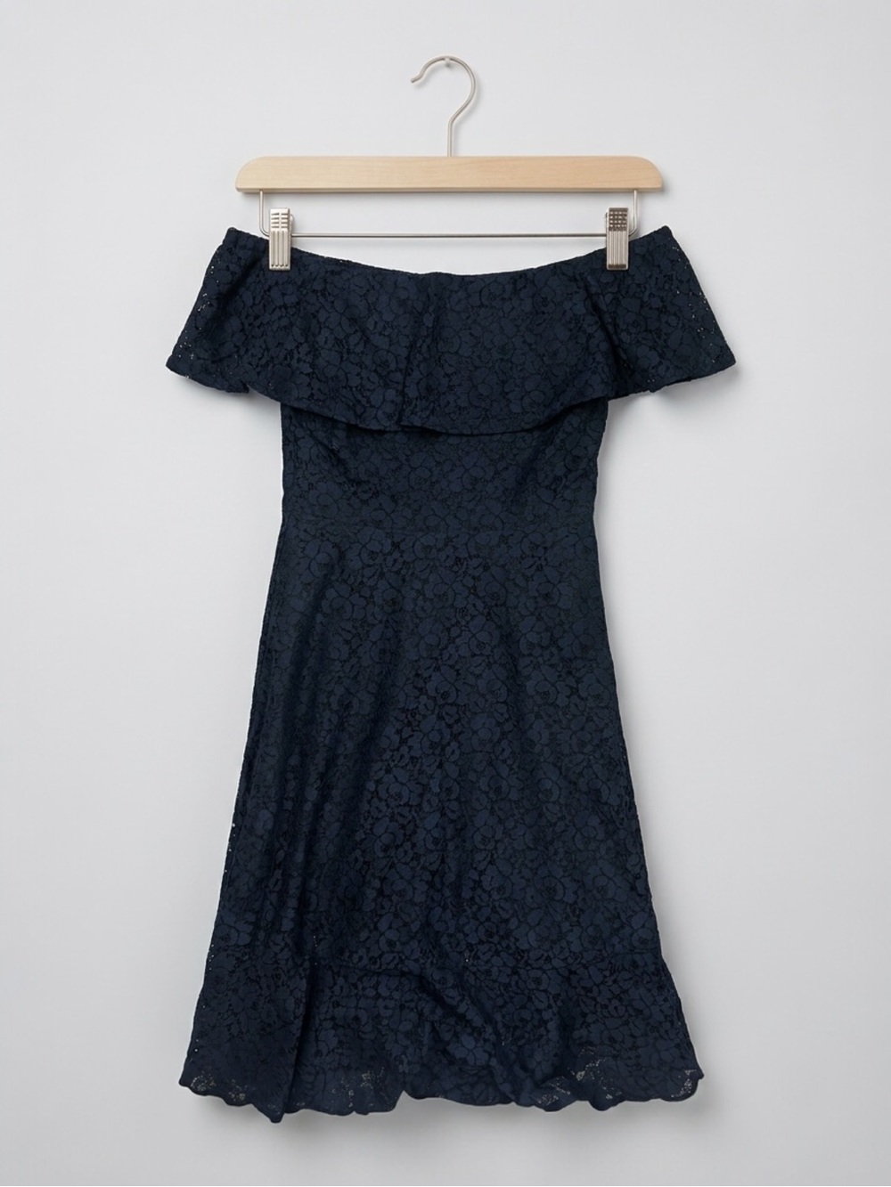 Banana Republic Navy Blue Lace Midi Dress Off The Shoulder Cocktail Sz 2P NWT - Picture 2 of 6